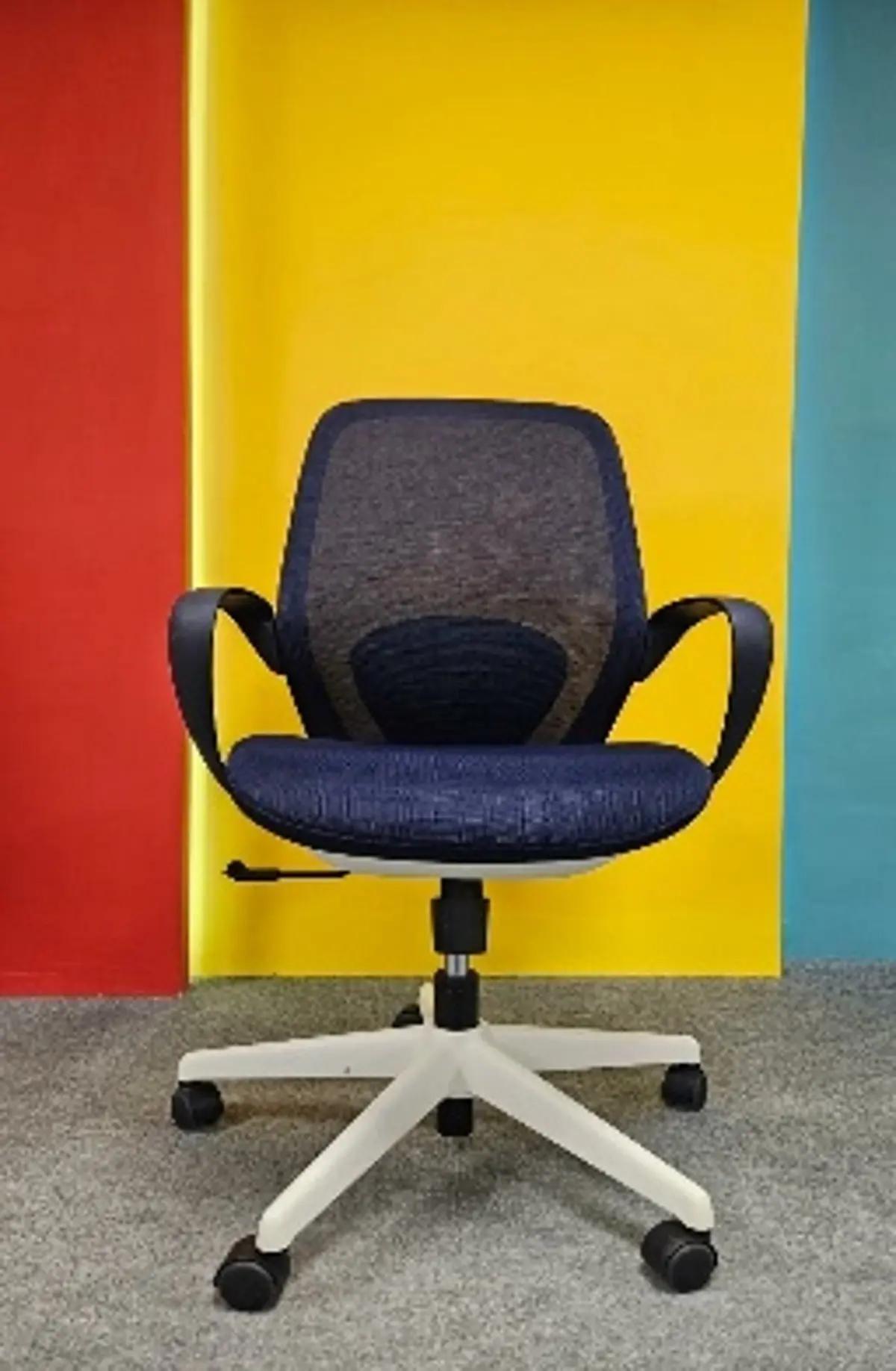 Kürsi torly, tekerçekli, melewşe