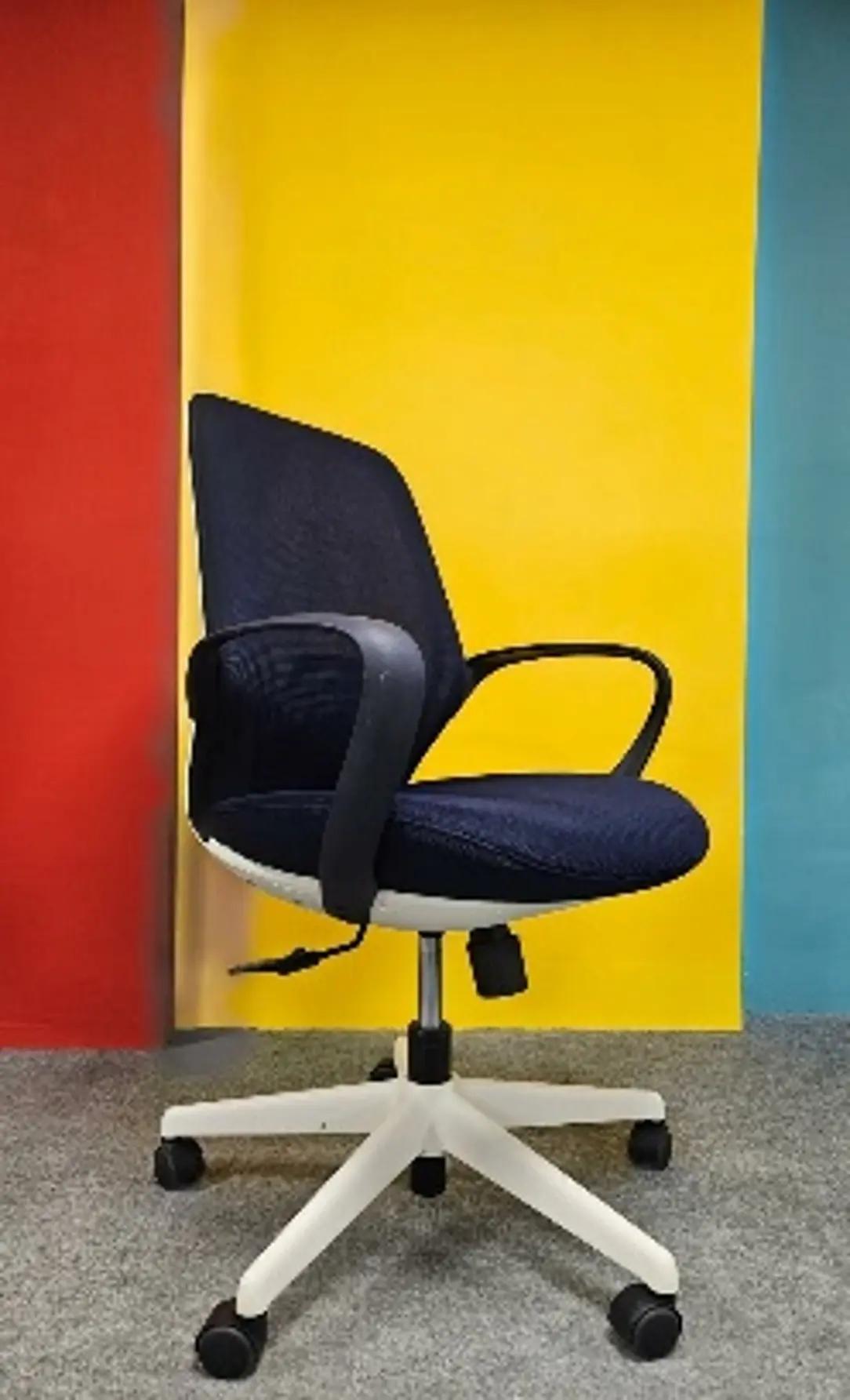 Kürsi torly, tekerçekli, gara