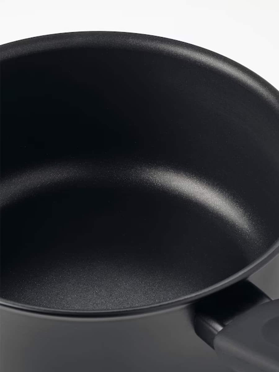 Кастрюля с крышкой IKEA HEMLAGAD черная 2 l