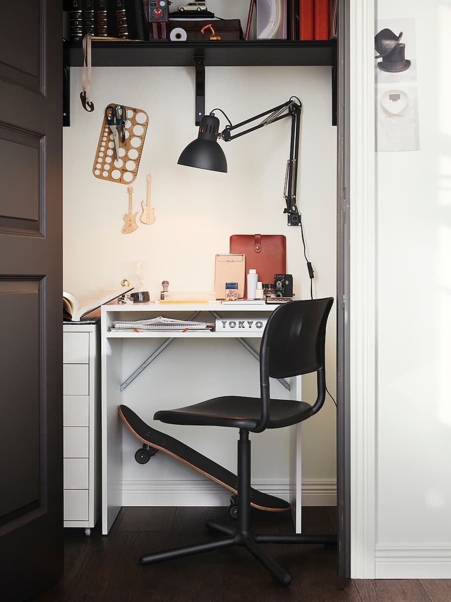 Вращающееся кресло IKEA SMÄLLEN черное