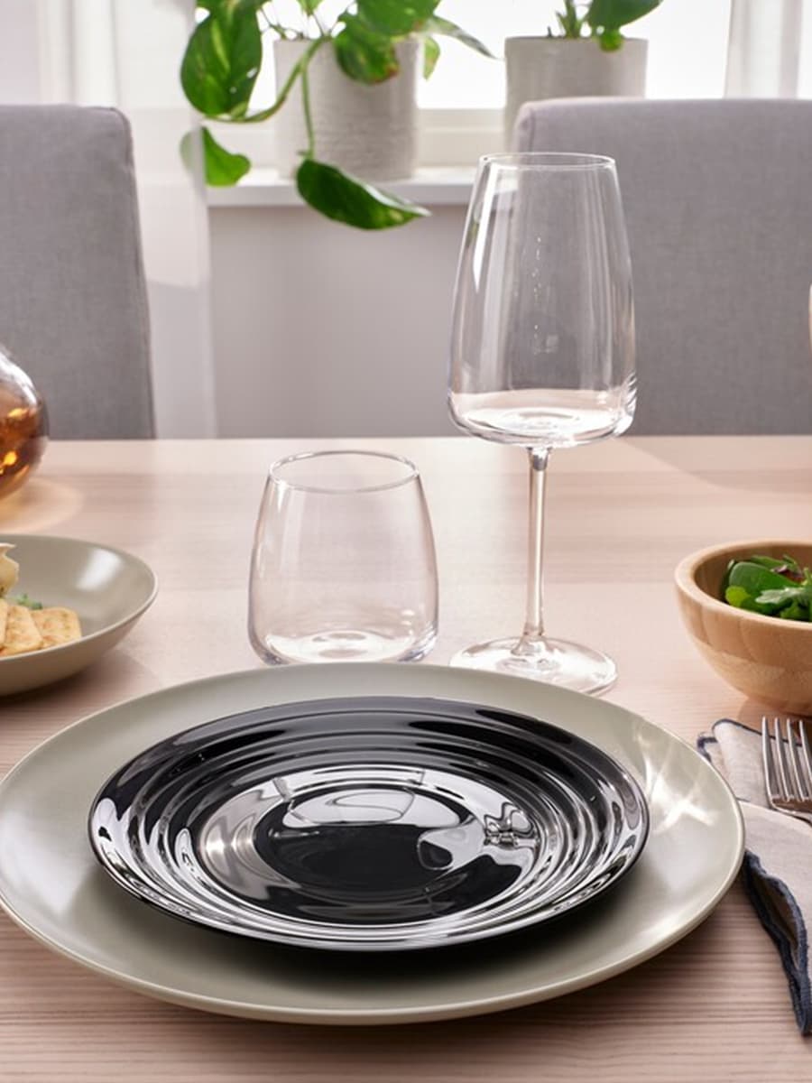 Тарелка IKEA NÄTBARB черная, 19см