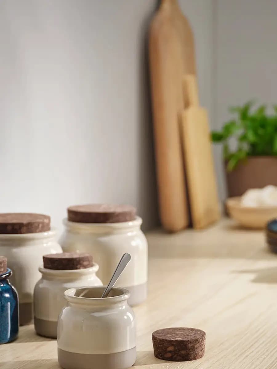 Банка с крышкой IKEA BRUGDHAJ бежевый 0.3 л